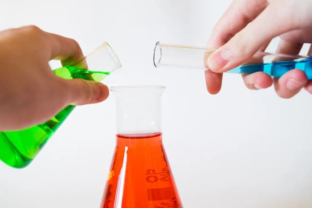 Co to jest układ chemia? Zrozumienie kluczowych systemów chemicznych Co to jest układ chemia? Zrozumienie kluczowych systemów chemicznych