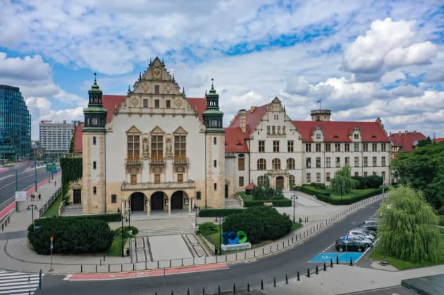 Uniwersytet Mickiewicza: Poznaj najlepsze kierunki studiów i życie na kampusie Uniwersytet Mickiewicza: Poznaj najlepsze kierunki studiów i życie na kampusie