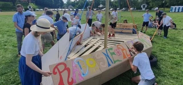 Zajęcia z młodzieżą: Jakie aktywności pomogą w rozwoju dzieci? Zajęcia z młodzieżą: Jakie aktywności pomogą w rozwoju dzieci?