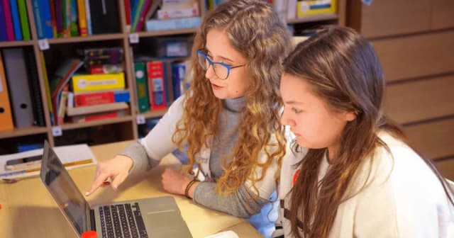 Co to jest dysleksja i dysgrafia? Objawy i różnice, które musisz znać Co to jest dysleksja i dysgrafia? Objawy i różnice, które musisz znać