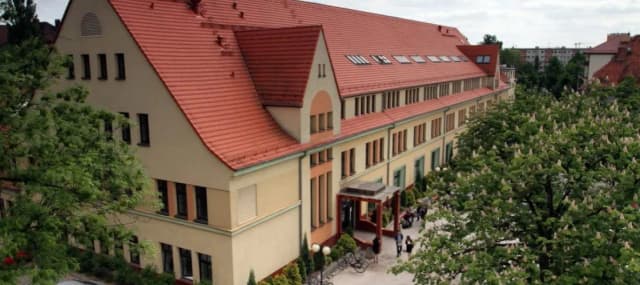 Koszarowa uniwersytet: Kluczowe informacje o Wydziale Nauk Społecznych Koszarowa uniwersytet: Kluczowe informacje o Wydziale Nauk Społecznych